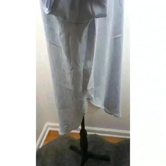Daily Look Light Gray High-Low Hem Blouse with Back Zipper - Size L - Picture 13 of 15